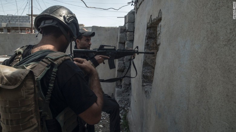 Soldiers from Iraqi special forces Golden Division conduct ground raids in west Mosul&#39;s al Tank neighborhood on April 17.