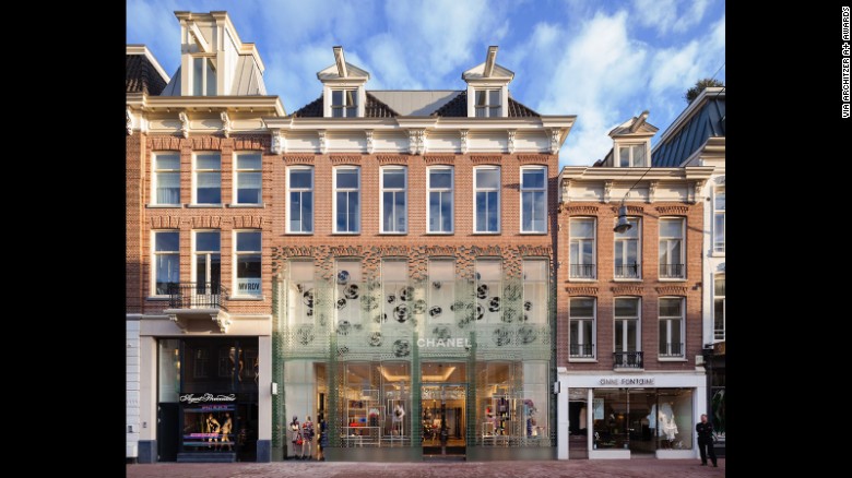 Crystal Houses, built in 2016, is a design by Netherlands-based architecture firm MVRDV. Glass bricks are used in the façade of the Chanel boutique in Amsterdam. 