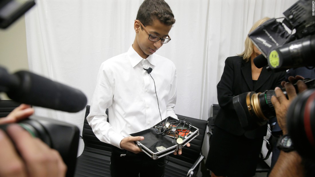 'Clock boy' lawsuit tossed out by federal judge