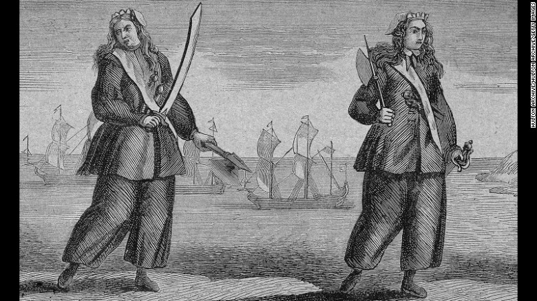 Engraving of female pirates Anne Bonny and Mary Read holding swords. 