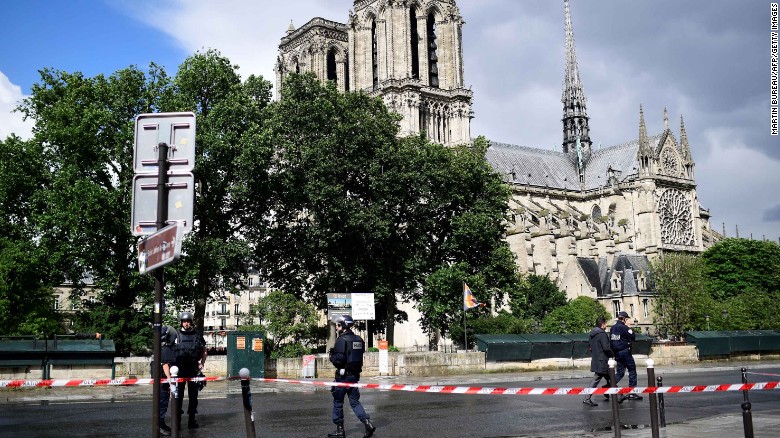 París: La policía dispara contra un hombre - Seguridad en París: Alarma por atentados terroristas - Foro Francia