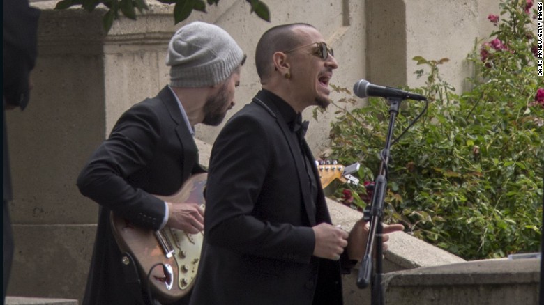 Chester Bennington perfoms at Cornell&#39;s funeral on May 26.