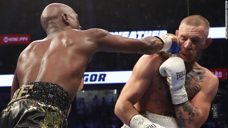 After a typically slow start, Mayweather started to force the action more in the middle rounds.