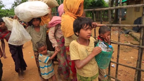 rohingyas flee myanmar stout pkg_00031313