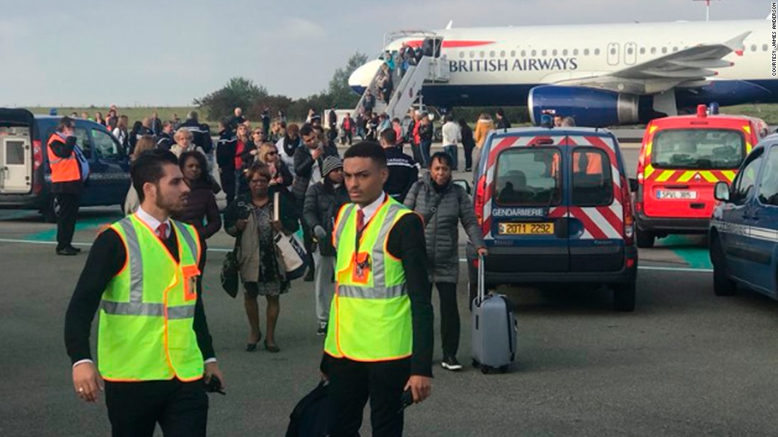 Security Incident At Paris Charles De Gaulle Airport World Is Crazy