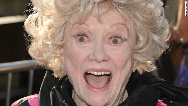 Comedian Phyllis Diller dies 'with a smile on her face' - CNN