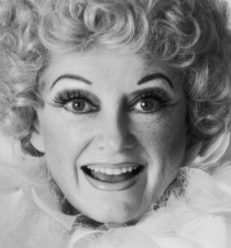 Comedian Phyllis Diller dies 'with a smile on her face' - CNN.com