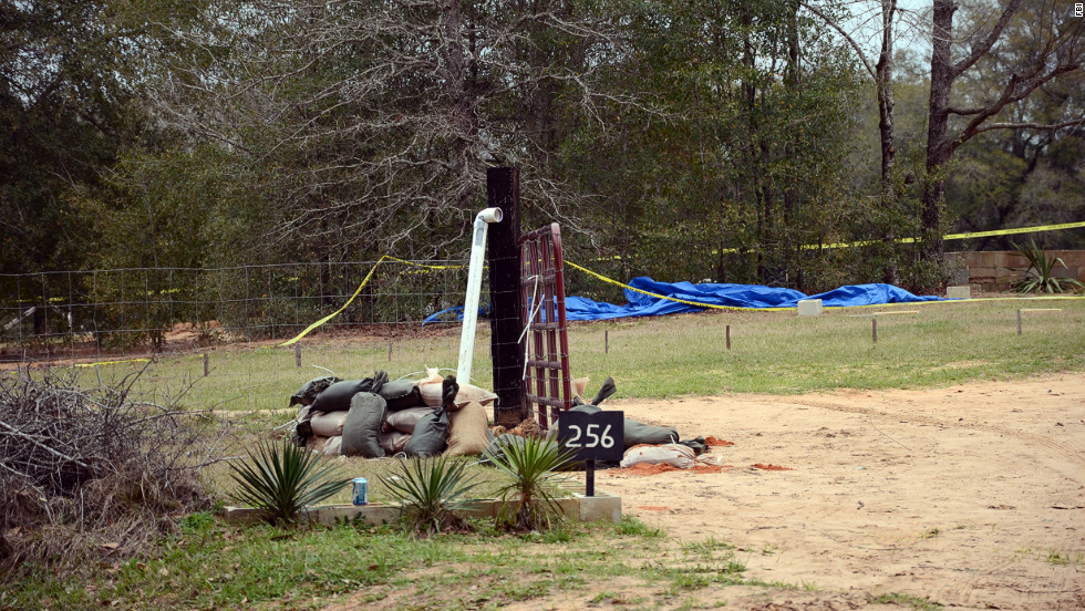FBI: Bombs found in Alabama kidnapper's bunker - CNN.com