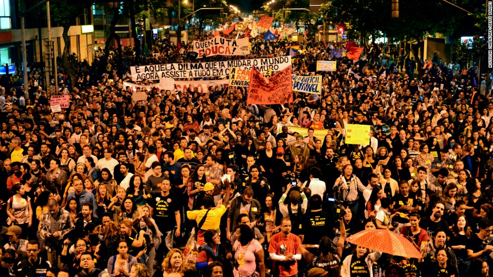 Brazilian teacher protests turn violent