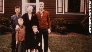 Sandy Halperin&#39;s paternal grandmother Bessie, center, also had Alzheimer&#39;s disease.