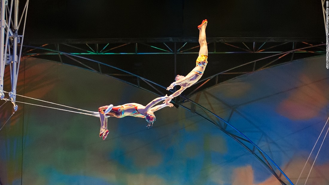 Cirque de Soleil's trapeze artists work hard to fly right - CNN