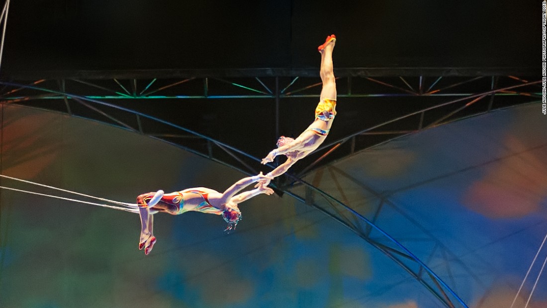 Cirque de Soleil's trapeze artists work hard to fly right - CNN