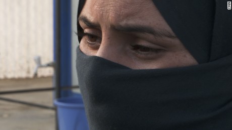 women flee isis to debaga