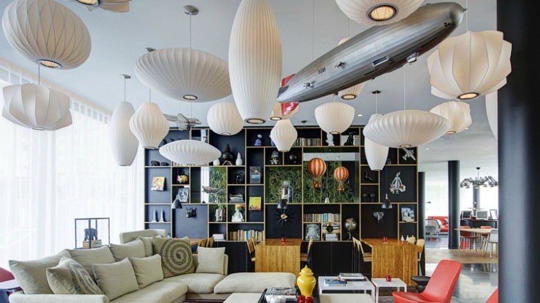 From its eclectic art collection to its well-stocked bookshelves, citizenM is maxed out on minimalism.