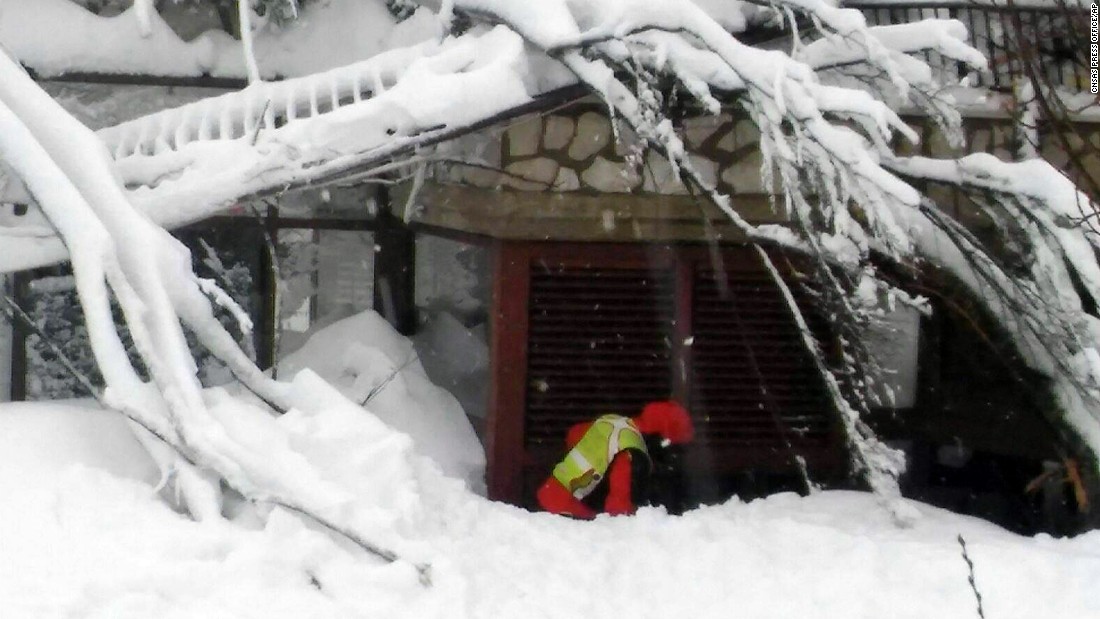 Italy avalanche: Rescuers search for survivors in buried hotel