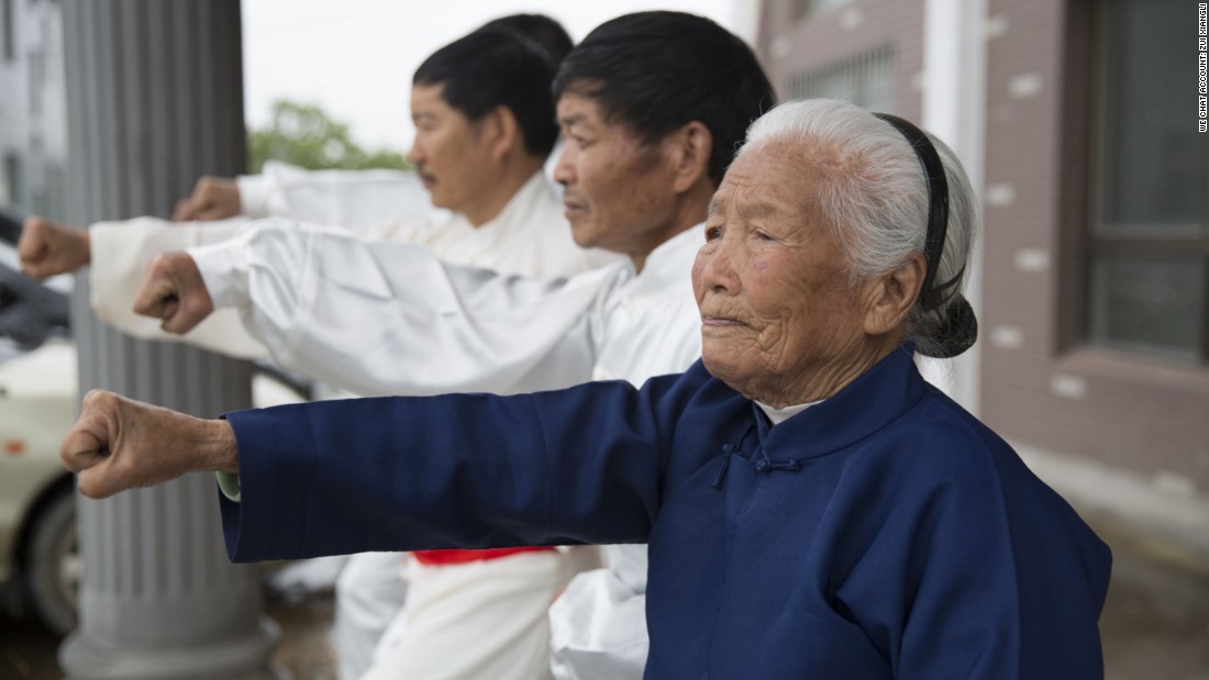 Kung fu granny, 93, becomes internet sensation in China