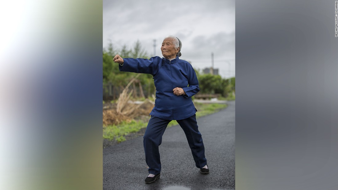 Kung fu granny, 93, becomes internet sensation in China