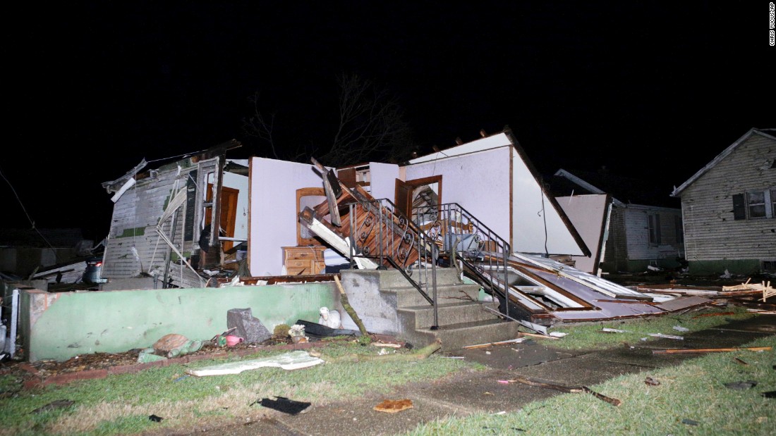 Tornadoes rip through Midwest, Southeast; 3 killed - CNN