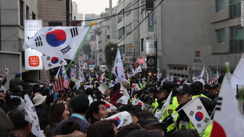 Supporters of impeached South Korean President Park Geun-hye gather outside her house Sunday in Seoul&#39;s Gangnam district. 