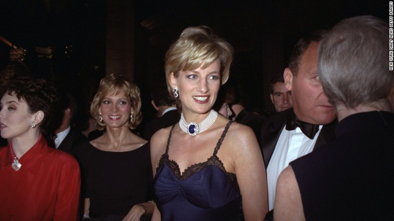 Principessa Diana presso il Costume Institute gala per & quot; Christian Dior & quot;  nel 1996.