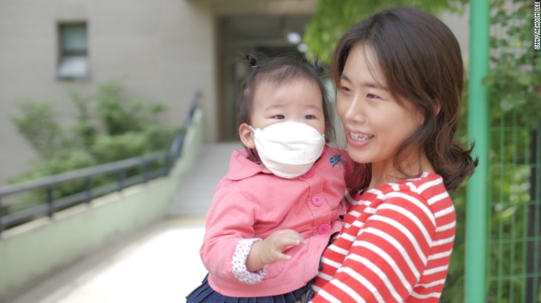 Yoon Ji-na with her 18-month old daughter after casting a vote in Tuesday&#39;s South Korean election.