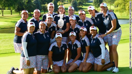 WEST DES MOINES, IA - AUGUST 20:  Team USA pose with the Solheim Cup trophy after the final day singles matches of The Solheim Cup at Des Moines Golf and Country Club on August 20, 2017 in West Des Moines, Iowa.  (Photo by Stuart Franklin/Getty Images)